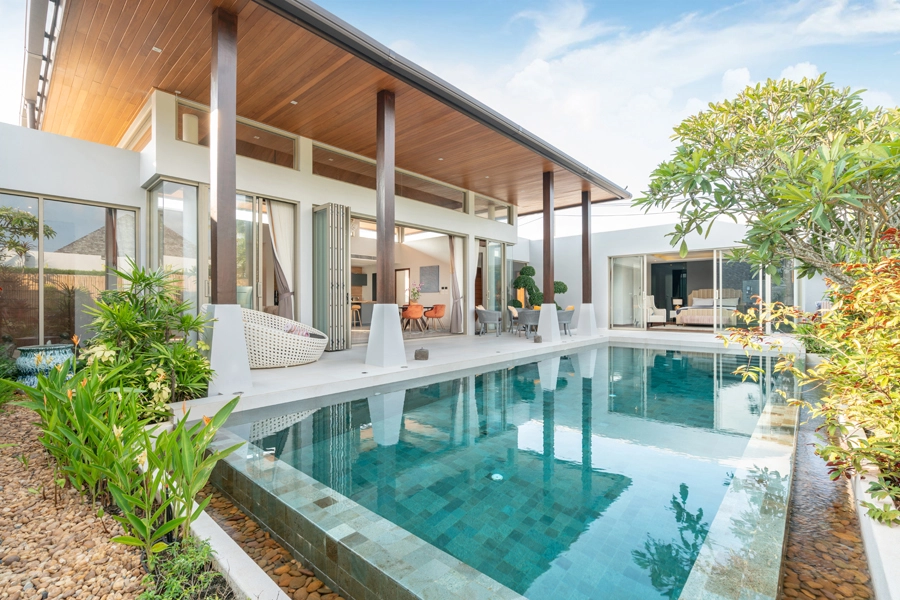 Villa avec piscine dans le jardin